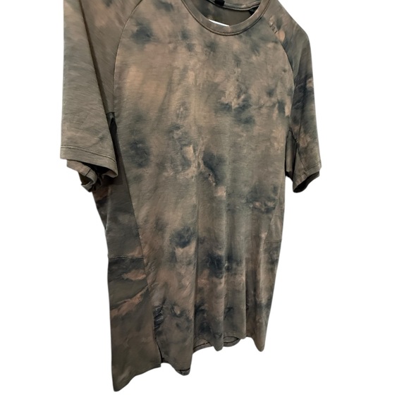 Lululemon Mens Shirt Size M Brown Tan Tie Dye License To Train L98-021-LTT - Picture 6 of 6